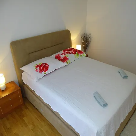 Apartment-roncevic-2-mit-meeresblick * 洛瓦尼斯卡