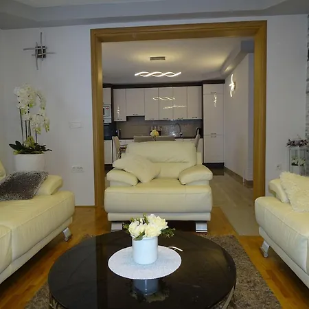 Daire Apartment-roncevic-2-mit-meeresblick *