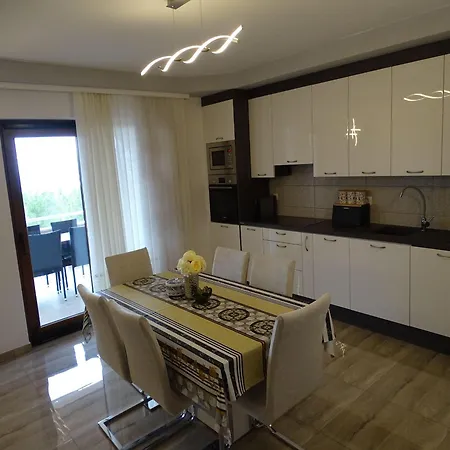 Apartment-roncevic-2-mit-meeresblick شقة روفانجسكا