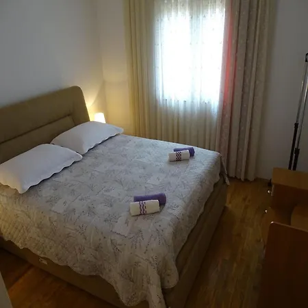Apartment-roncevic-2-mit-meeresblick شقة