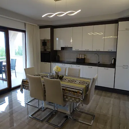 Daire Apartment-roncevic-2-mit-meeresblick *