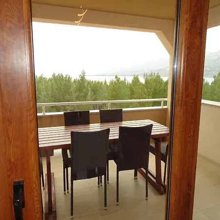 Daire Apartment-roncevic-2-mit-meeresblick