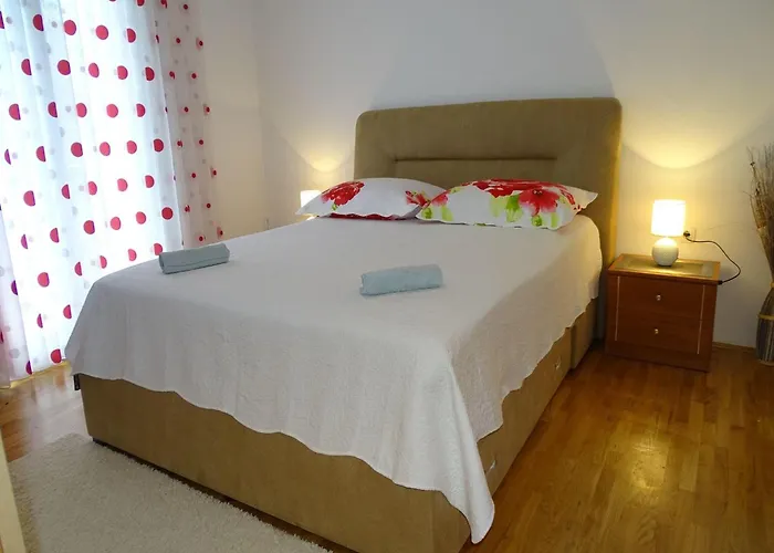 Apartment-roncevic-2-mit-meeresblick *