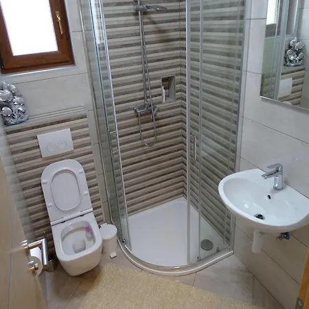 Apartment-roncevic-2-mit-meeresblick 로바니스카
