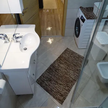 아파트 Apartment-roncevic-2-mit-meeresblick 로바니스카