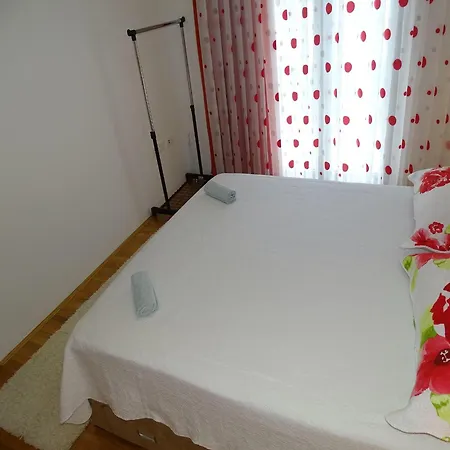 Apartment-roncevic-2-mit-meeresblick 로바니스카