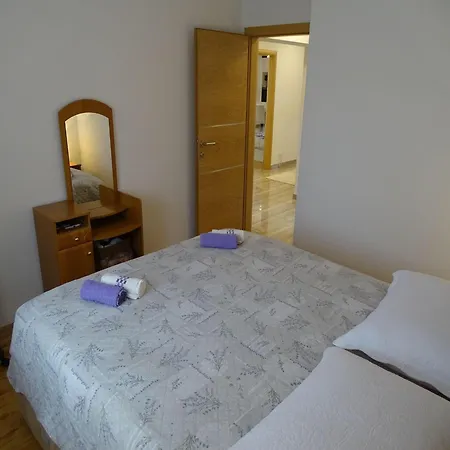 Apartment-roncevic-2-mit-meeresblick * 로바니스카