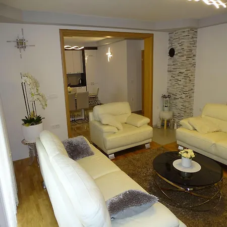 아파트 Apartment-roncevic-2-mit-meeresblick 로바니스카