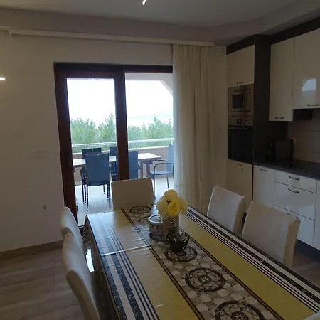 Apartment-roncevic-2-mit-meeresblick * 로바니스카