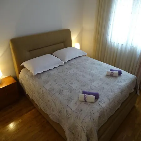 Apartment-roncevic-2-mit-meeresblick 아파트